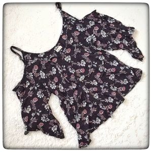 Hollister Floral blouse